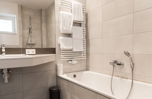 Damme Hotel | Studio - Waldhotel zum Bergsee Damme
