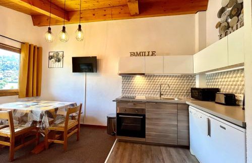Demi-Quartier Apartment | Studio with mountain view near Megève