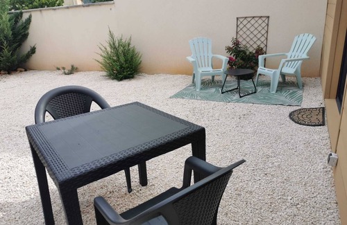Saint-Jean-de-Fos Apartment | Studio with private outdoor space in a quiet location near the river