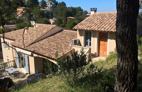 Beaucaire Apartment | Studio with pool on the Provencal hills