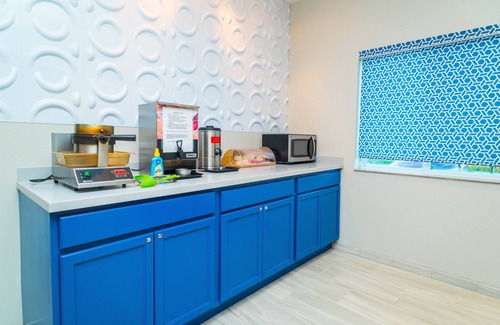 St. Robert Hotel | Studio Z, an Ascend Collection Hotel