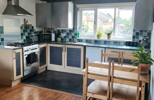 Hewish House | Stunning 2-Bed House in Weston-super-Mare