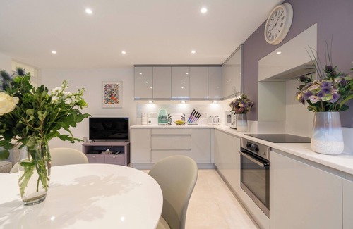 Cheltenham House | Stunning 2BD in the Heart of Cheltenham