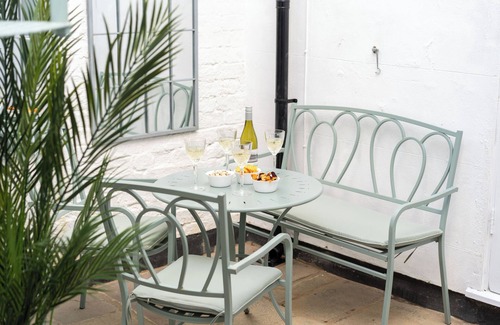 Cheltenham House | Stunning 2BD in the Heart of Cheltenham