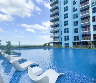 Tambo Apartment | Stunning 2BR across Okada Manila with Sunset View