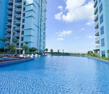 Tambo Apartment | Stunning 2BR across Okada Manila with Sunset View