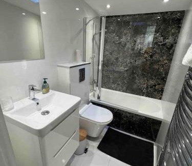 Ferndale Apartment | Stunning 3BR Maisonette in Brixton