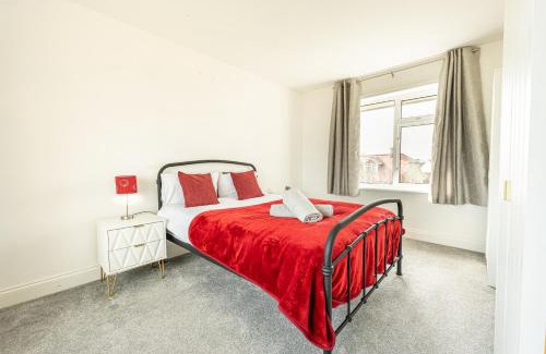 St Mary's Bay House | Stunning 4-Bed Beachfront Home Sea Views in Dymchurch