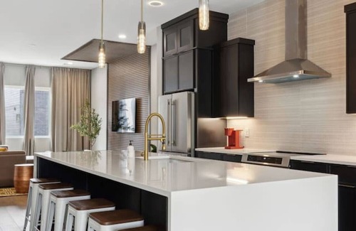 Madison House | Stunning 4 Bedroom/4.5 Bath Home w/Rooftop Deck!