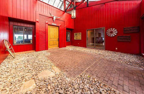 Cedar Creek House | Stunning 400 Acre Ranch Close to Austin and COTA