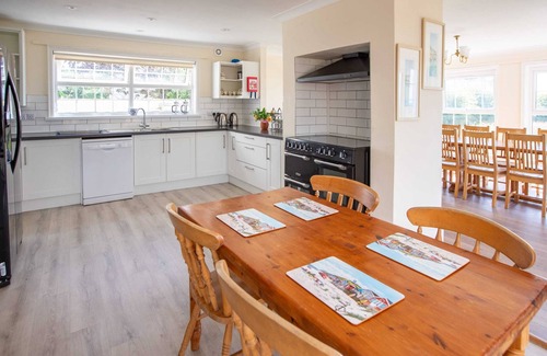 Widemouth Bay House | Stunning 6 Bedroom Cottage near Cornish Coast