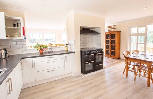 Widemouth Bay House | Stunning 6 Bedroom Cottage near Cornish Coast