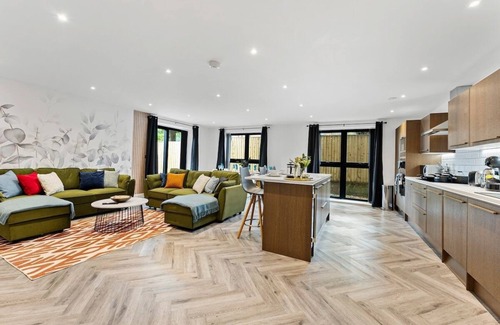 Leeds City Center Apartment | Stunning Abode in Leeds - Games Room - Parking
