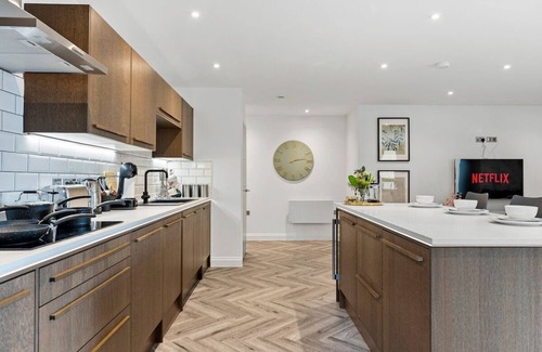 Leeds City Center Apartment | Stunning Abode in Leeds - Games Room - Parking