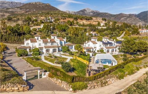 Alcaucin Apartment | Stunning Apartment In Alcaucín