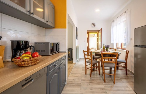 Veli Brgud Apartment | Stunning apartment in Bresca with WiFi