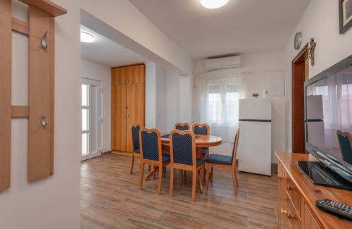 Zdrelac Apartment | Stunning apartment in Zdrelac with WiFi