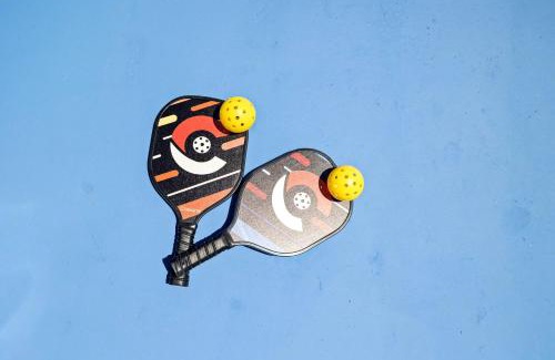 Bay Park Villa | Stunning Bay Views with Pickleball and Hot Tub