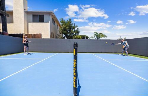 Bay Park Villa | Stunning Bay Views with Pickleball and Hot Tub