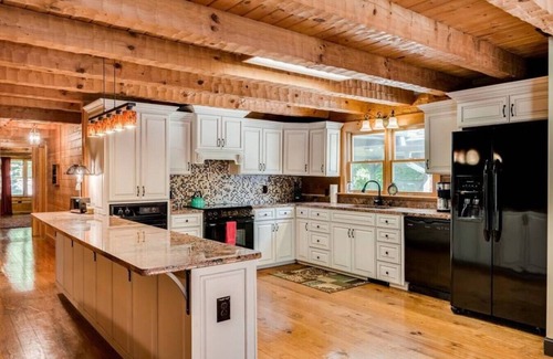 Hendersonville Cabin | Stunning Cabin Nestled in the Woods Near Nashville