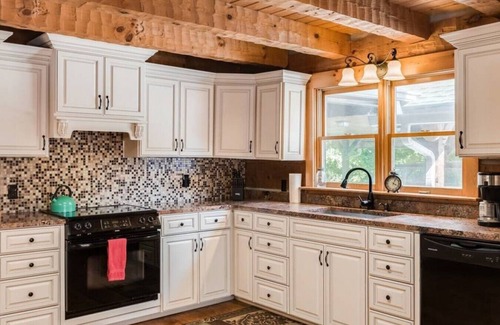 Hendersonville Cabin | Stunning Cabin Nestled in the Woods Near Nashville