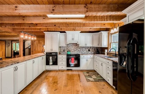 Hendersonville Cabin | Stunning Cabin Nestled in the Woods Near Nashville