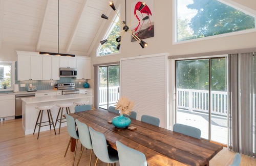Middletown House | Stunning, Chic Remodel! Beach House Minutes to Newport!