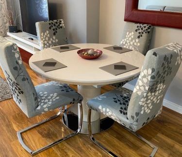 Heckmondwike Apartment | Stunning, contemporary Home from Home