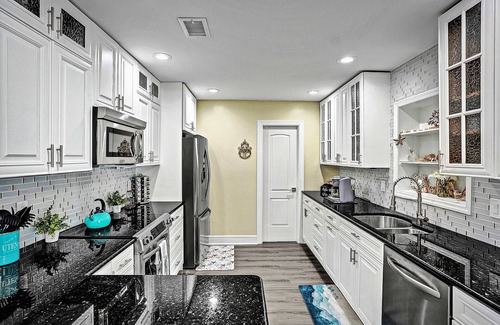 Tropic Palms House | Stunning Delray Waterfront Oasis Heated Pool, Spa, Canal, Huge Patio, Pool Table