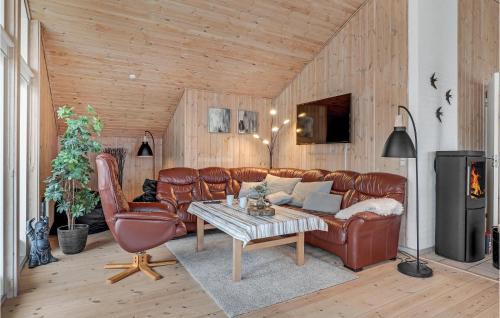 Oster Somarken House | Stunning Home In Aakirkeby With Wifi
