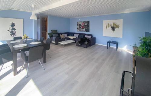 Fjell House | Stunning Home In Fjell With Wifi
