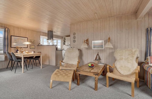 Lild Strand House | Stunning home in Frøstrup with WiFi