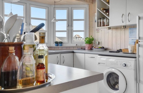 Lild Strand House | Stunning home in Frøstrup with WiFi