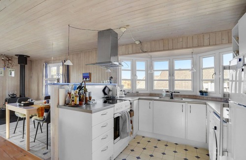 Lild Strand House | Stunning home in Frøstrup with WiFi