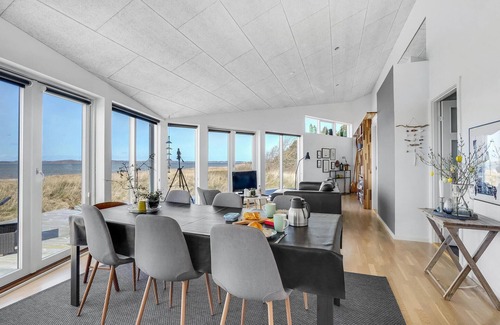 Hojslev House | Stunning home in Højslev with kitchen