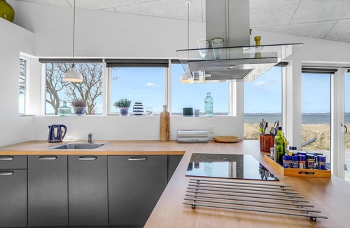 Hojslev House | Stunning home in Højslev with kitchen