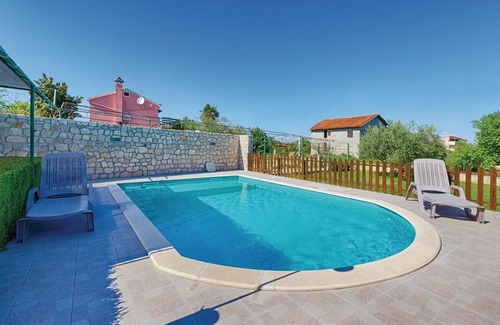 Kraj House | Stunning home in Kraj with WiFi