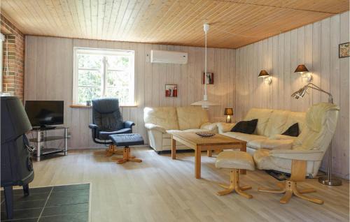 Dueodde House | Stunning Home In Nexø With Wifi