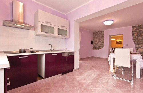 Peresiji House | Stunning home in Peresiji with kitchen