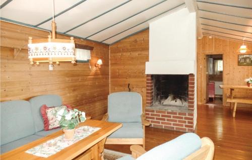 Tynset House | Stunning Home In Tynset With Kitchen