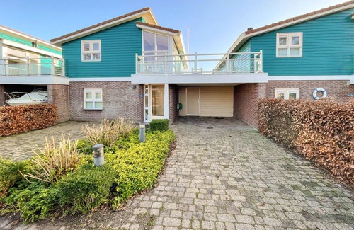 Workum House | Stunning home in Workum with kitchen