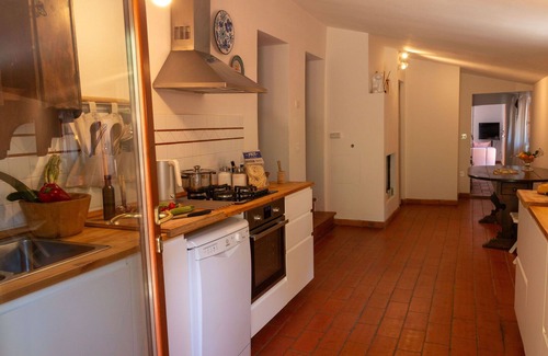 Terranuova Bracciolini Villa | Stunning private villa with WIFI, hot tub, A/C, private pool, TV, patio and pets allowed