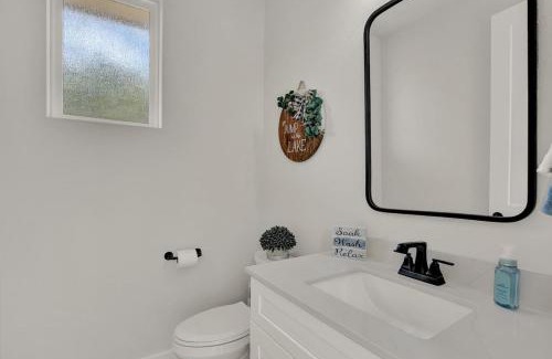 Point Venture House | Stunning Lake Home with Pool-Beach-Gym-Boat Access