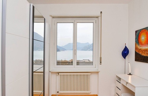 Bissone Apartment | Stunning lake view apartment