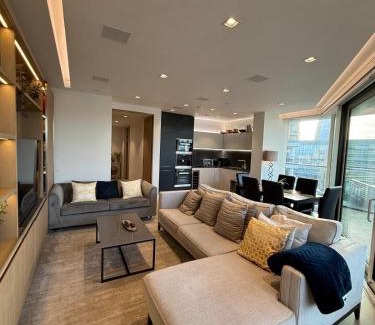 Riverside Apartment | Stunning Large Luxury Penthouse by Tower Bridge Best Views Sleeps 8 People