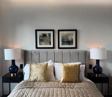 Riverside Apartment | Stunning Large Luxury Penthouse by Tower Bridge Best Views Sleeps 8 People