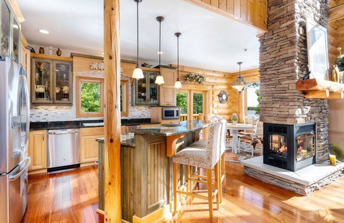 Duluth Cabin | Stunning log home on Pike Lake with many amenities. Perfect for larger groups