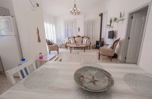 Yeni Erenkoy House | Stunning Mediterranean Sea View