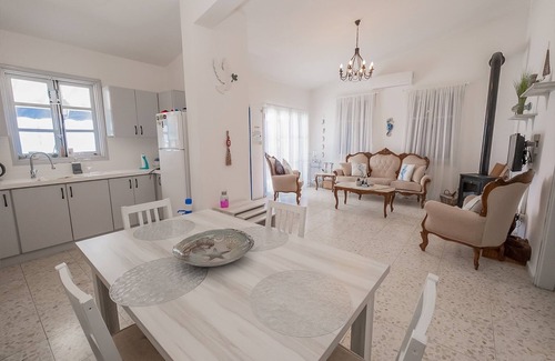 Yeni Erenkoy House | Stunning Mediterranean Sea View