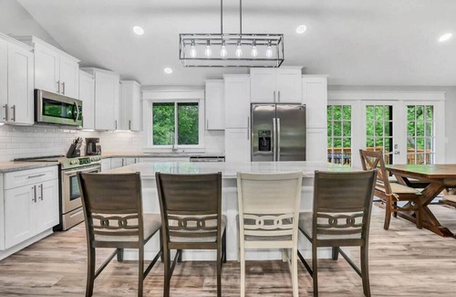 Hendersonville House | Stunning North Nashville Retreat - Visit us at The Bunk House! NEW LISTING